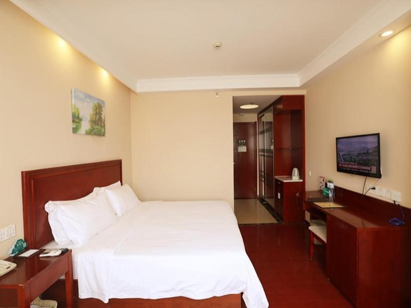 Greentree Inn Hainan Haikou East Train Station East Fengxiang Road Business Hotel Eksteriør billede