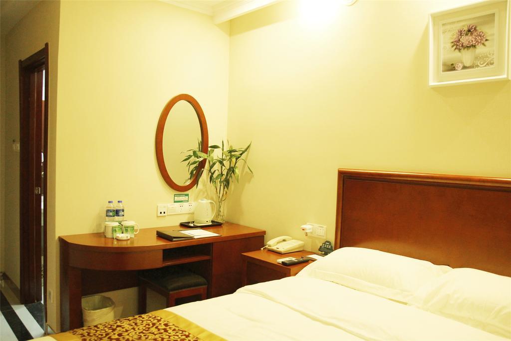 Greentree Inn Hainan Haikou East Train Station East Fengxiang Road Business Hotel Eksteriør billede