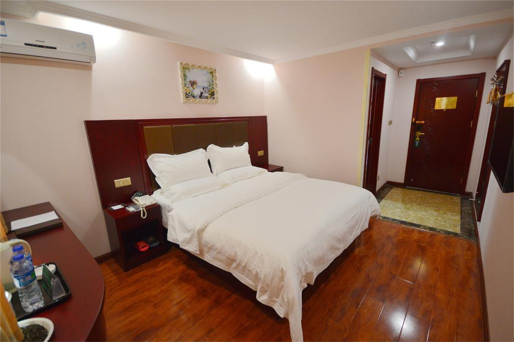 Greentree Inn Hainan Haikou East Train Station East Fengxiang Road Business Hotel Eksteriør billede